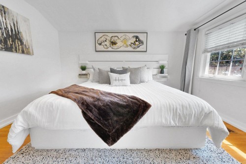 67 Cathedral Bluffs Drive, Toronto, ON - Indoor Photo Showing Bedroom