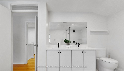 67 Cathedral Bluffs Drive, Toronto, ON - Indoor Photo Showing Bathroom
