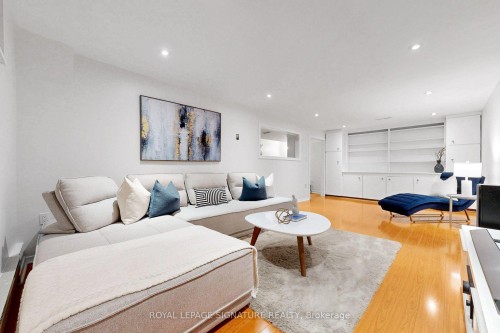 67 Cathedral Bluffs Drive, Toronto, ON - Indoor Photo Showing Living Room