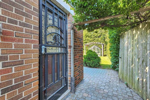67 Cathedral Bluffs Drive, Toronto, ON - Outdoor