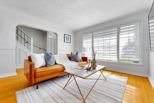 67 Cathedral Bluffs Drive, Toronto, ON - Indoor Photo Showing Living Room