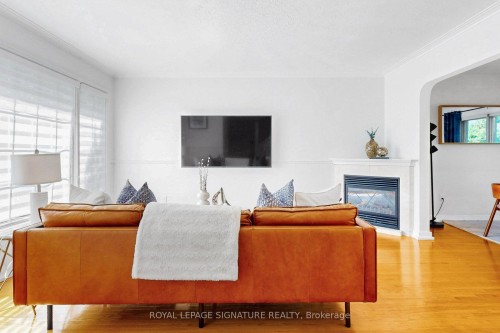 67 Cathedral Bluffs Drive, Toronto, ON - Indoor Photo Showing Living Room With Fireplace