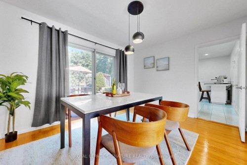 67 Cathedral Bluffs Drive, Toronto, ON - Indoor Photo Showing Dining Room