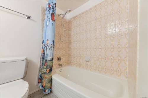 #208-949 Cloverdale Ave, Saanich, BC - Indoor Photo Showing Bathroom