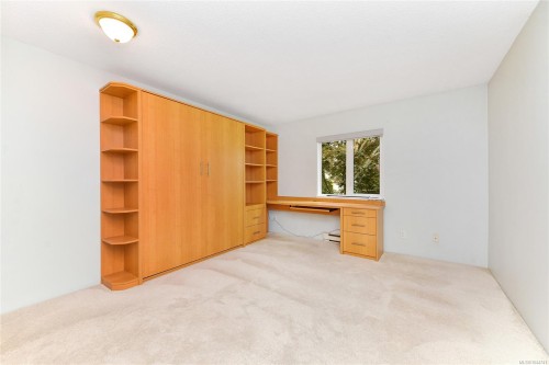 #208-949 Cloverdale Ave, Saanich, BC - Indoor