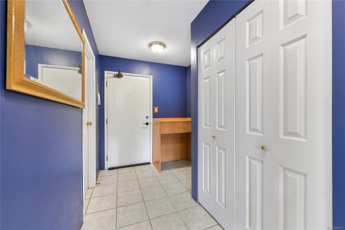 #208-949 Cloverdale Ave, Saanich, BC - Indoor Photo Showing Other Room