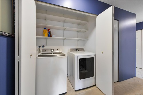#208-949 Cloverdale Ave, Saanich, BC - Indoor Photo Showing Laundry Room