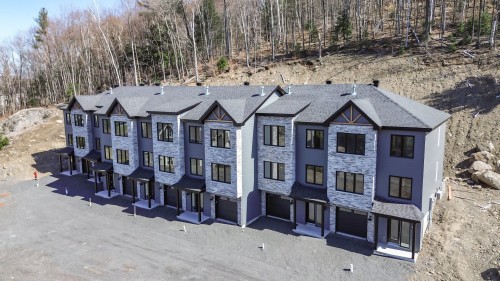 Vue d'ensemble - 702 Ch. Des Conifères, Piedmont, QC - Outdoor With Facade