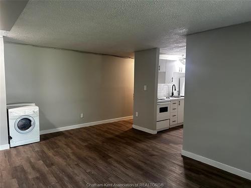 20-89 Sheldon Avenue, Chatham, ON - Indoor Photo Showing Laundry Room