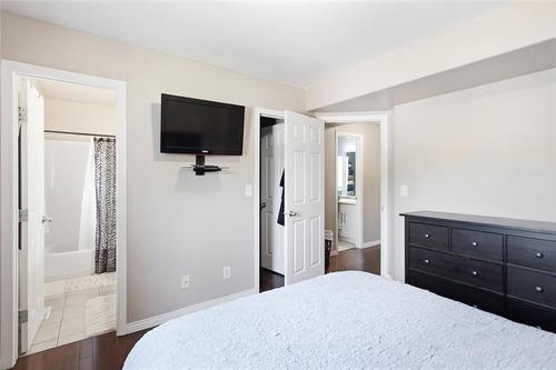 313 Leila Ave, Winnipeg, MB - Indoor Photo Showing Bedroom