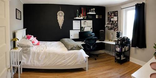327 Machray Ave, Winnipeg, MB - Indoor Photo Showing Bedroom
