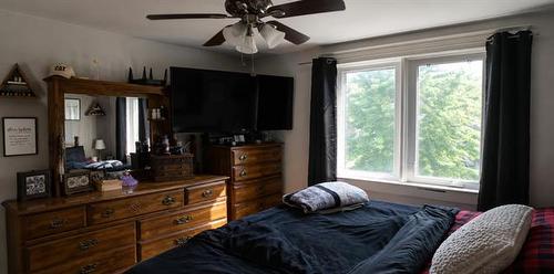 327 Machray Ave, Winnipeg, MB - Indoor Photo Showing Bedroom