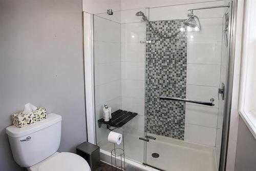 327 Machray Ave, Winnipeg, MB - Indoor Photo Showing Bathroom