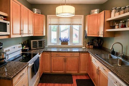 327 Machray Ave, Winnipeg, MB - Indoor Photo Showing Kitchen With Double Sink
