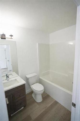 154 Perth Ave, Winnipeg, MB - Indoor Photo Showing Bathroom
