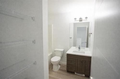 154 Perth Ave, Winnipeg, MB - Indoor Photo Showing Bathroom