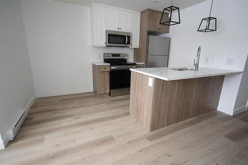 154 Perth Ave, Winnipeg, MB - Indoor Photo Showing Kitchen