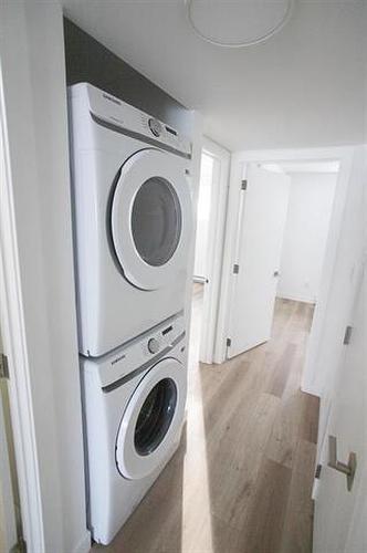 154 Perth Ave, Winnipeg, MB - Indoor Photo Showing Laundry Room