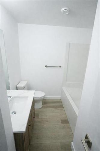 154 Perth Ave, Winnipeg, MB - Indoor Photo Showing Bathroom