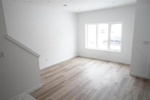 154 Perth Ave, Winnipeg, MB - Indoor Photo Showing Other Room