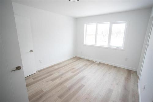 154 Perth Ave, Winnipeg, MB - Indoor Photo Showing Other Room
