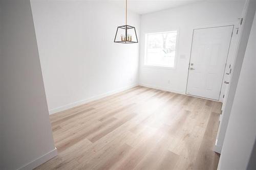 156 Perth Ave, Winnipeg, MB - Indoor Photo Showing Other Room