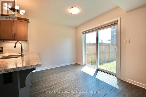 18 Weir Crescent, St. Thomas, ON - Indoor Photo Showing Kitchen With Double Sink