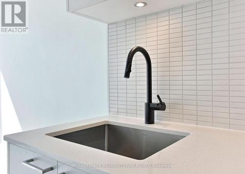 712 - 1808 St. Clair Avenue W, Toronto, ON - Indoor Photo Showing Kitchen