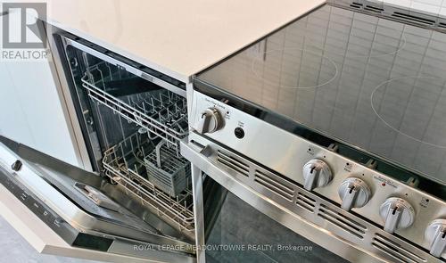 712 - 1808 St. Clair Avenue W, Toronto, ON - Indoor Photo Showing Kitchen