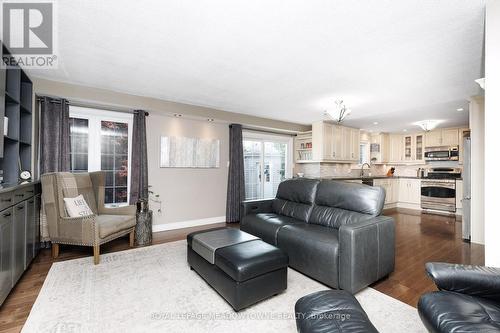 38 Mckillop Court, Brampton, ON - Indoor Photo Showing Living Room