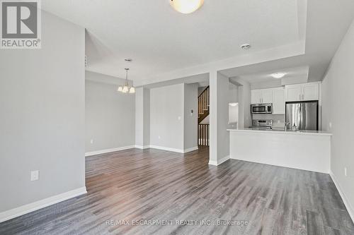13 Aqua Lane, Hamilton, ON - Indoor Photo Showing Kitchen