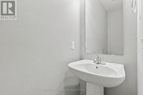 13 Aqua Lane, Hamilton, ON - Indoor Photo Showing Bathroom