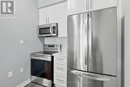 13 Aqua Lane, Hamilton, ON - Indoor Photo Showing Kitchen With Stainless Steel Kitchen