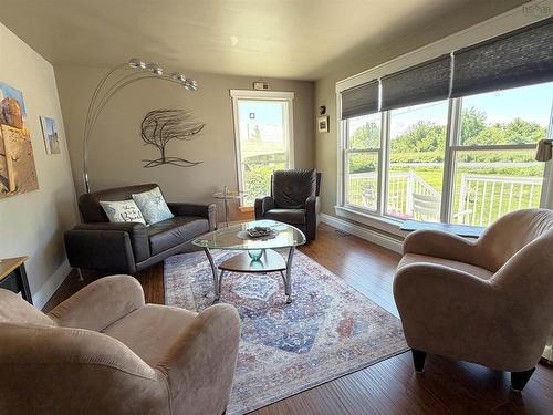 560 Gusset Road, Lismore, NS - Indoor Photo Showing Living Room