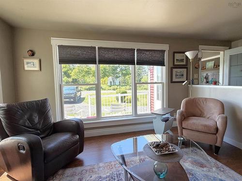 560 Gusset Road, Lismore, NS - Indoor Photo Showing Living Room