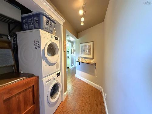 560 Gusset Road, Lismore, NS - Indoor Photo Showing Laundry Room