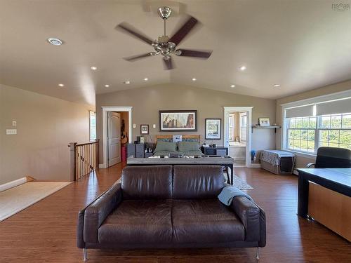 560 Gusset Road, Lismore, NS - Indoor Photo Showing Living Room