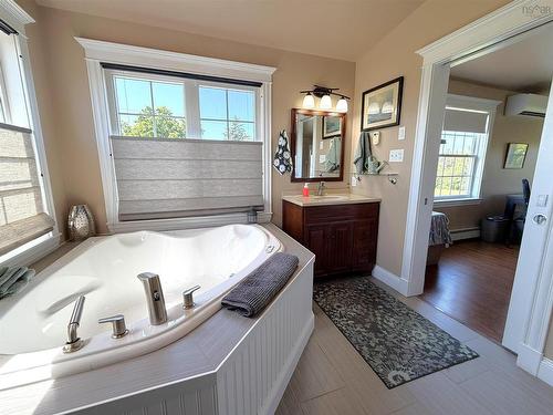 560 Gusset Road, Lismore, NS - Indoor Photo Showing Bathroom