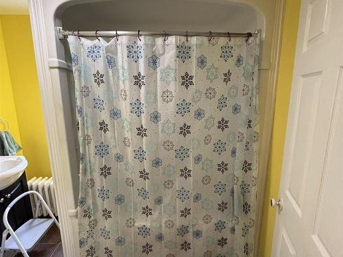 42 Clifford Street, North Sydney, NS - Indoor Photo Showing Bathroom