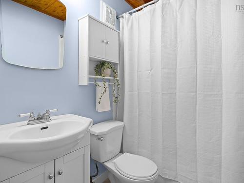104 Bromley Road, Halifax, NS - Indoor Photo Showing Bathroom