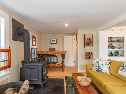 857 Granville Road, Victoria Beach, NS - Indoor Photo Showing Living Room
