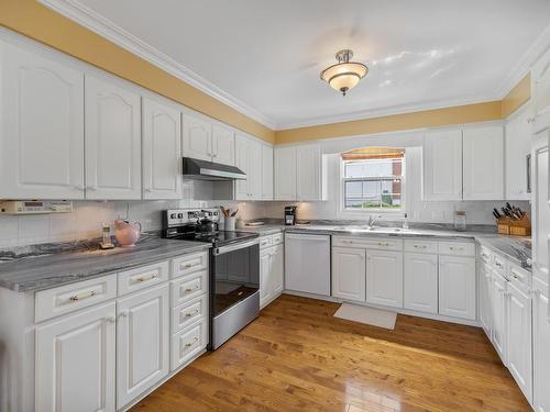 6 Millbrook Drive, Stratford, PE - Indoor Photo Showing Kitchen