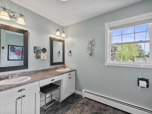 6 Millbrook Drive, Stratford, PE - Indoor Photo Showing Bathroom