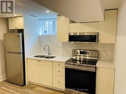 32 KITIMAT CRESCENT Aurora, ON L4G 3C3