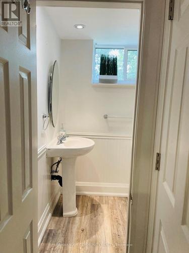 32 Kitimat Crescent, Aurora, ON - Indoor Photo Showing Bathroom