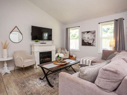 22 170 Schoolhouse Lane, Stanley Bridge, PE - Indoor Photo Showing Living Room With Fireplace
