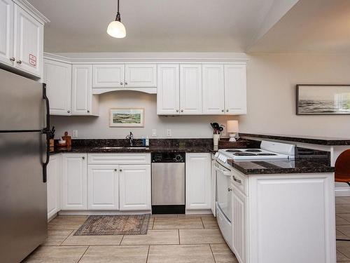 22 170 Schoolhouse Lane, Stanley Bridge, PE - Indoor Photo Showing Kitchen