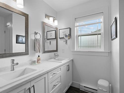 74 Mill Pond Lane, Cornwall, PE - Indoor Photo Showing Bathroom