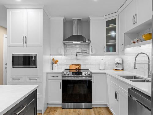 74 Mill Pond Lane, Cornwall, PE - Indoor Photo Showing Kitchen With Double Sink