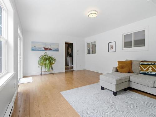 95 White Tail Pass, Vaughan, NS - Indoor Photo Showing Living Room